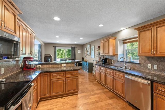 21682 W 176th Terrace, Olathe, KS 66062