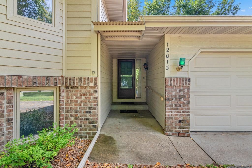 12013 Summerset Lane, Burnsville, MN 55337 — photo 2