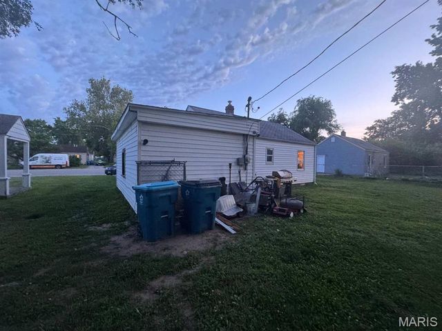 1121 E Lorena Avenue, Wood River, IL 62095