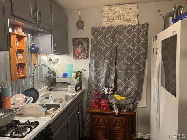 1121 E Lorena Avenue, Wood River, IL 62095