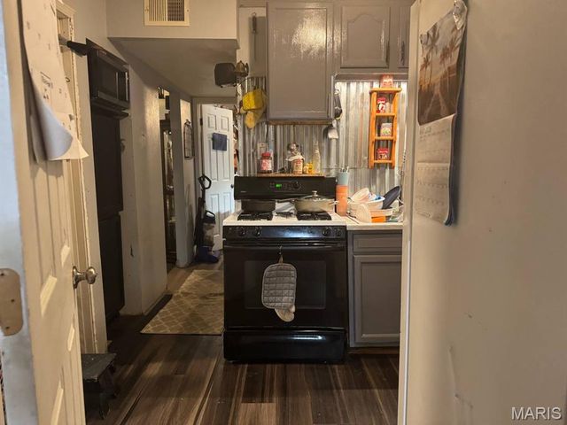 1121 E Lorena Avenue, Wood River, IL 62095