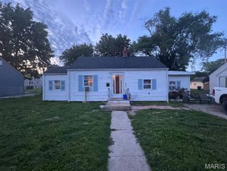 1121 E Lorena Avenue, Wood River, IL 62095