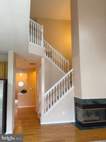 8003 NORMANDY DR, Mount Laurel, NJ 08054