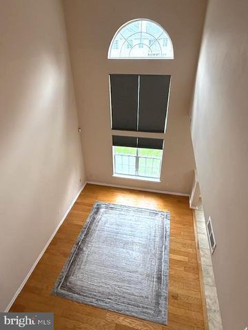 8003 NORMANDY DR, Mount Laurel, NJ 08054