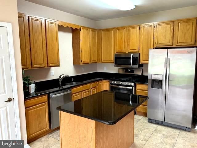 8003 NORMANDY DR, Mount Laurel, NJ 08054