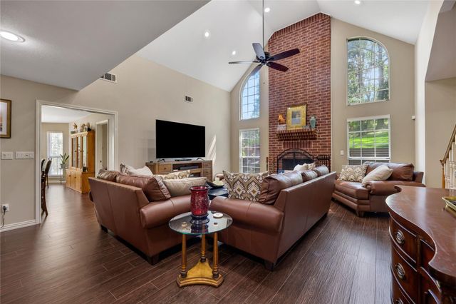220 Lake Oaks Boulevard, Coldspring, TX 77331