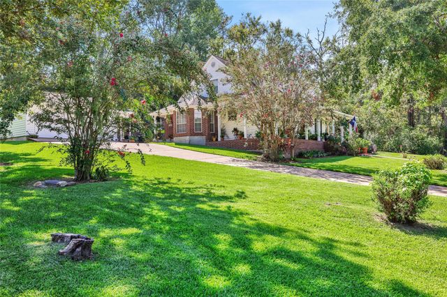 220 Lake Oaks Boulevard, Coldspring, TX 77331