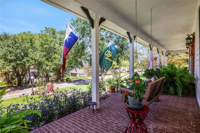 220 Lake Oaks Boulevard, Coldspring, TX 77331