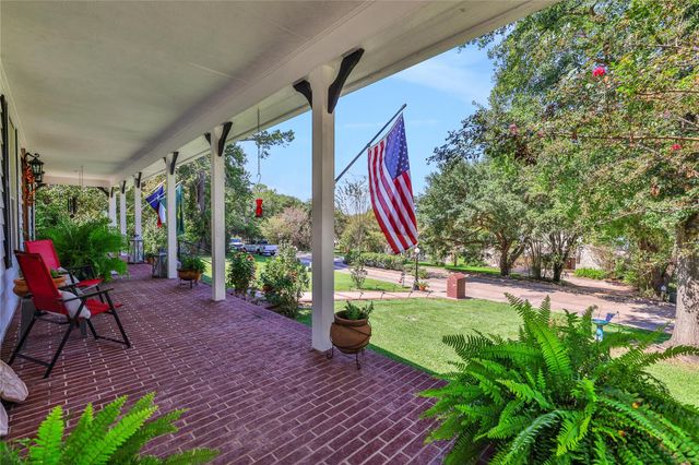 220 Lake Oaks Boulevard, Coldspring, TX 77331