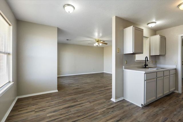 209 E B Ave, Cache, OK 73527