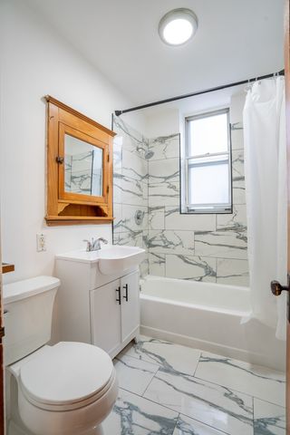 2548 W Augusta Avenue 2R, Chicago, IL 60622