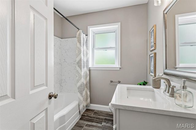 553 Westview Drive, University City, MO 63130