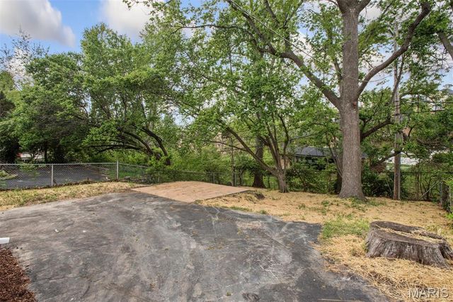 553 Westview Drive, University City, MO 63130