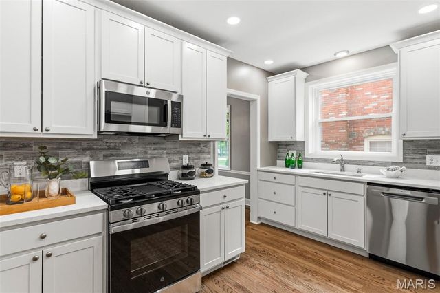 553 Westview Drive, University City, MO 63130