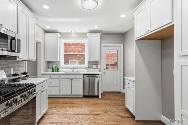 553 Westview Drive, University City, MO 63130