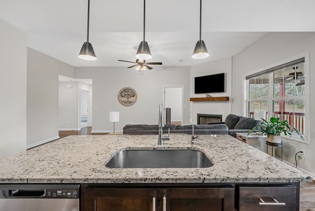 612 Crowder Ct, Clarksville, TN 37042