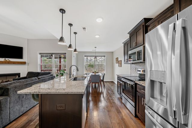 612 Crowder Ct, Clarksville, TN 37042