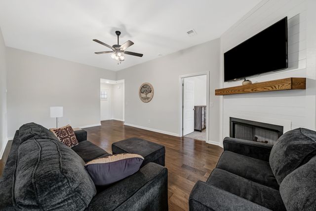 612 Crowder Ct, Clarksville, TN 37042