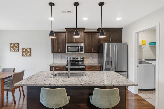 612 Crowder Ct, Clarksville, TN 37042