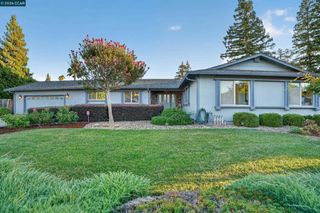8 Casey Glen Ct, Clayton, CA 94517