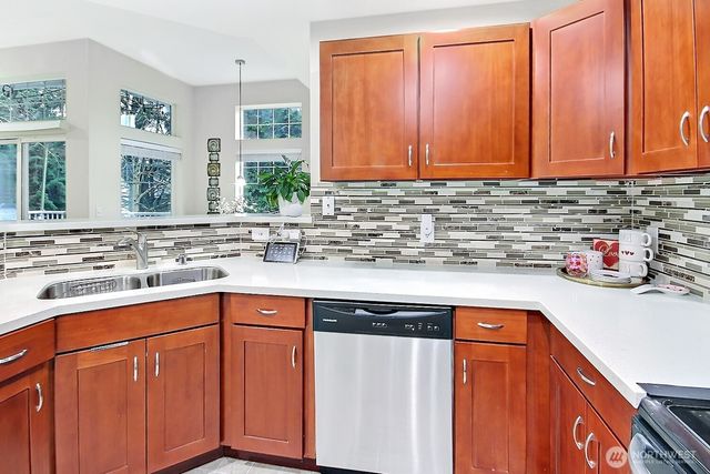 5921 S 234th Place, Kent, WA 98032