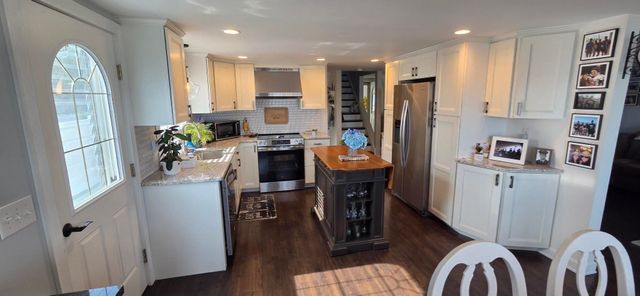 145 Staples Shore Rd, Lakeville, MA 02347
