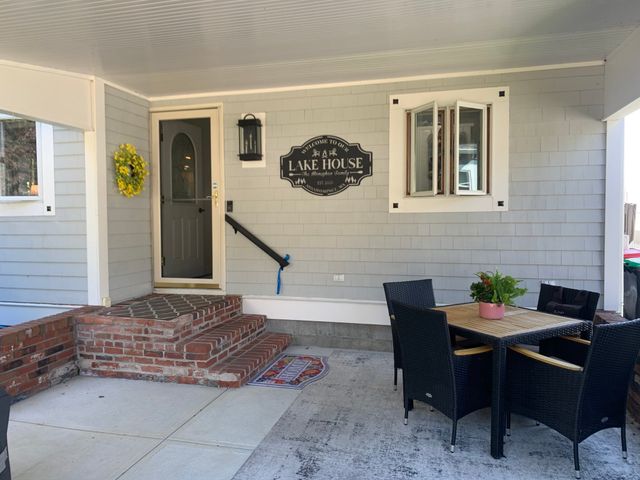 145 Staples Shore Rd, Lakeville, MA 02347