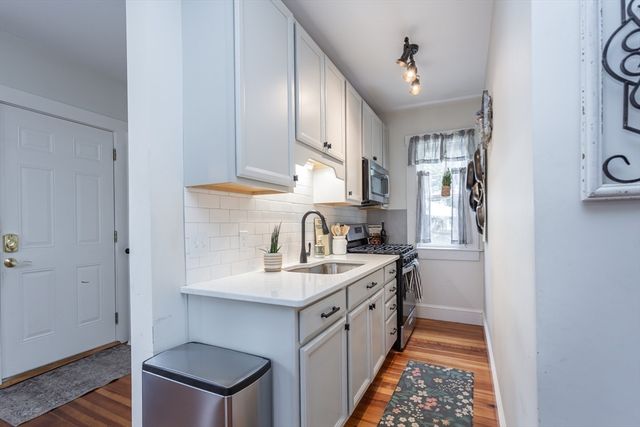 44 Slocum St, Acushnet, MA 02743
