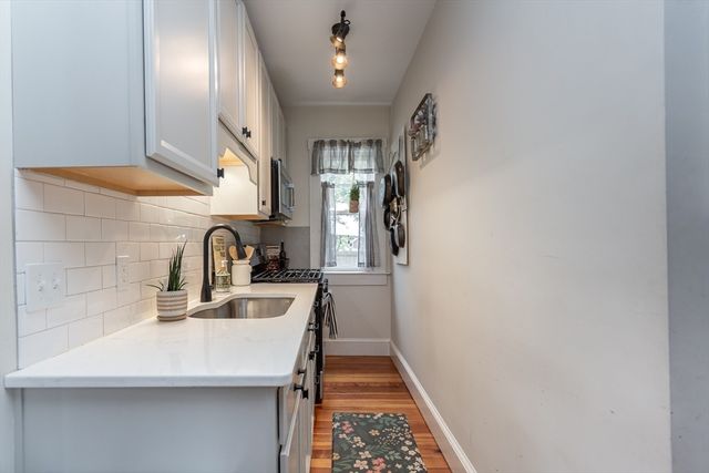 44 Slocum St, Acushnet, MA 02743