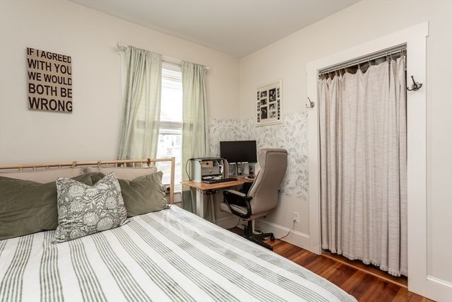 44 Slocum St, Acushnet, MA 02743
