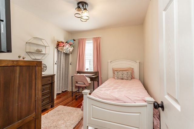 44 Slocum St, Acushnet, MA 02743
