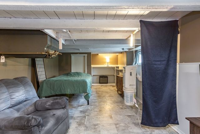 44 Slocum St, Acushnet, MA 02743