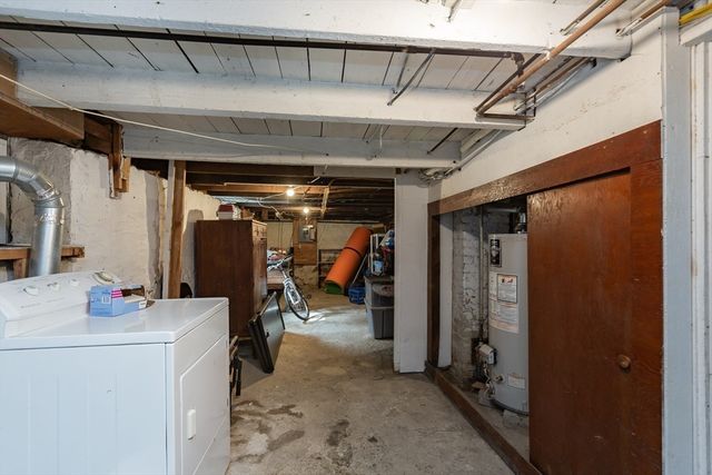 44 Slocum St, Acushnet, MA 02743