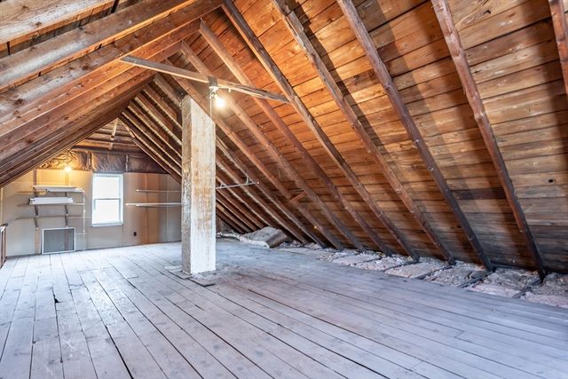 44 Slocum St, Acushnet, MA 02743