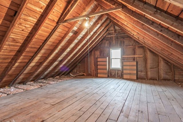 44 Slocum St, Acushnet, MA 02743