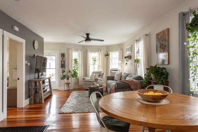 44 Slocum St, Acushnet, MA 02743
