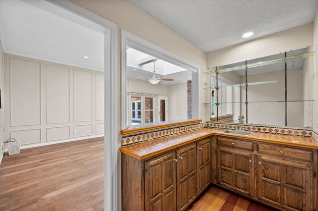 1919 Creek Wood Drive, Arlington, TX 76006