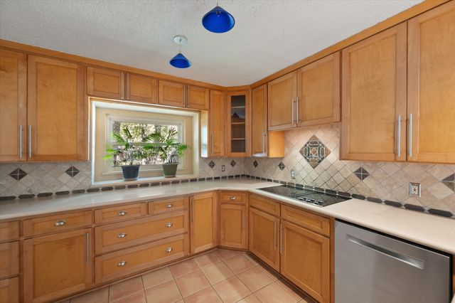 1919 Creek Wood Drive, Arlington, TX 76006