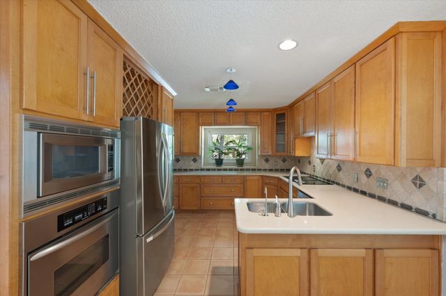 1919 Creek Wood Drive, Arlington, TX 76006
