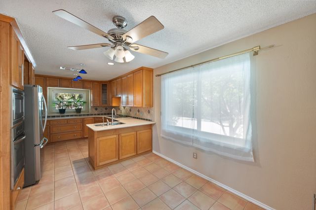 1919 Creek Wood Drive, Arlington, TX 76006