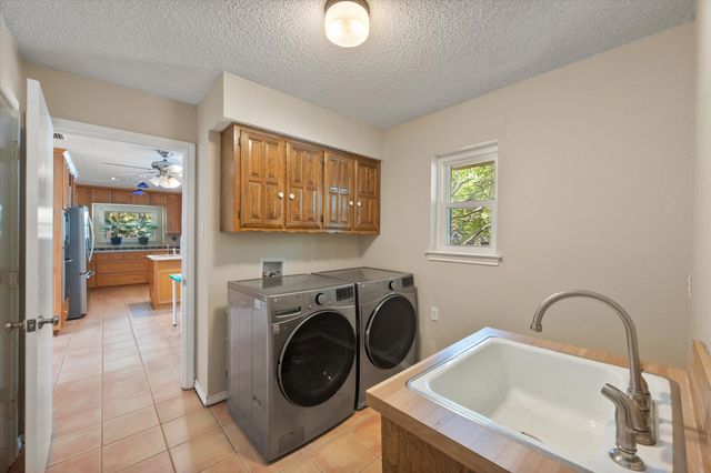 1919 Creek Wood Drive, Arlington, TX 76006