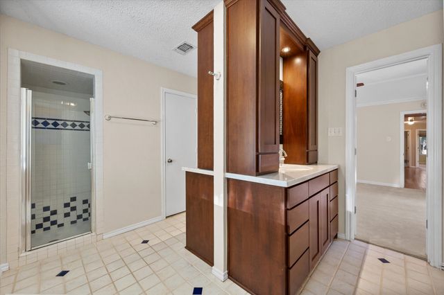 1919 Creek Wood Drive, Arlington, TX 76006