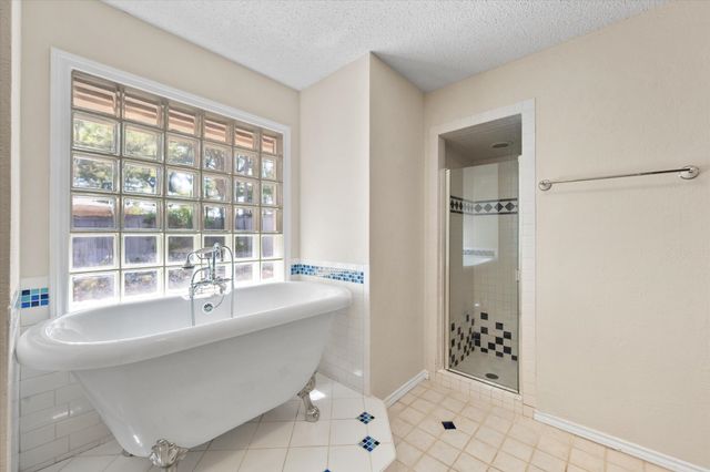 1919 Creek Wood Drive, Arlington, TX 76006