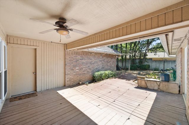 1919 Creek Wood Drive, Arlington, TX 76006