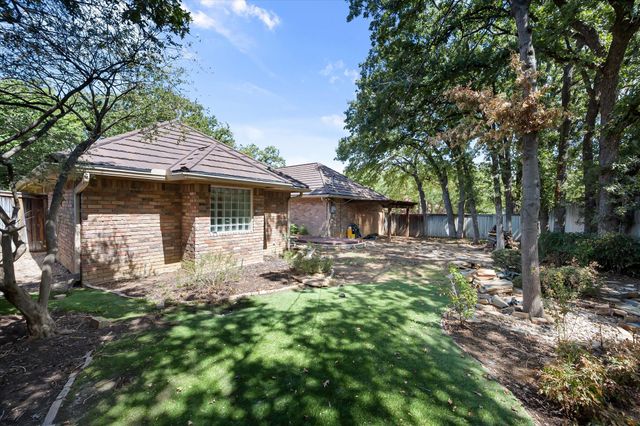 1919 Creek Wood Drive, Arlington, TX 76006