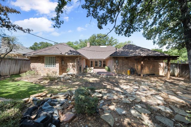 1919 Creek Wood Drive, Arlington, TX 76006