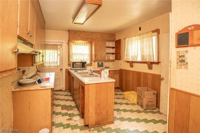 522 Massillon Road, Akron, OH 44306