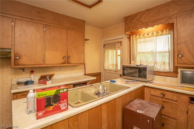 522 Massillon Road, Akron, OH 44306