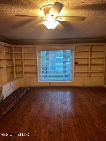 3911 Washington Avenue, Pascagoula, MS 39581