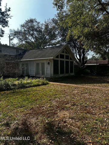 3911 Washington Avenue, Pascagoula, MS 39581